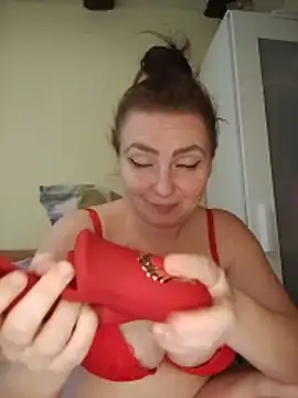 Snapshot of Bella-Monroe chatting on April 2026 04:36:02 PM Bella-Monroe online show from April 2026 04:36:02 PM