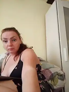 Snapshot of Bella-Monroe chatting on April 2026 04:41:02 PM Bella-Monroe online show from April 2026 04:41:02 PM