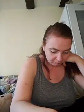 Snapshot of Bella-Monroe chatting on April 2026 04:28:02 PM Bella-Monroe online show from April 2026 04:28:02 PM