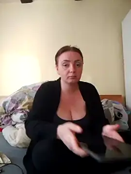 Snapshot of Bella-Monroe chatting on April 2026 04:53:02 PM Bella-Monroe online show from April 2026 04:53:02 PM