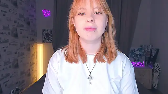 Snapshot of NiaHodge chatting on March 2026 07:12:01 AM NiaHodge online show from March 2026 07:12:01 AM