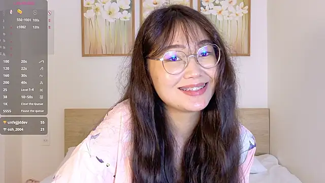 Snapshot of pinkyblooom chatting on March 2026 09:15:02 AM pinkyblooom online show from March 2026 09:15:02 AM