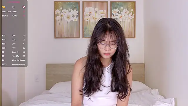 Snapshot of pinkyblooom chatting on March 2026 09:15:01 AM pinkyblooom online show from March 2026 09:15:01 AM