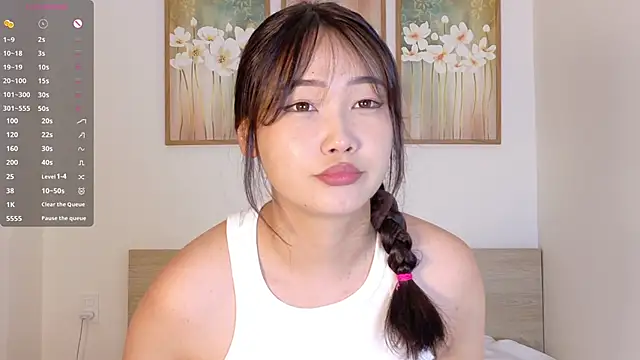 Snapshot of pinkyblooom chatting on April 2026 09:40:02 AM pinkyblooom online show from April 2026 09:40:02 AM