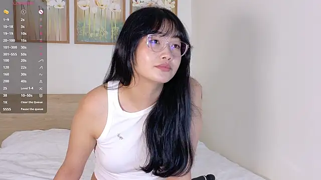 Snapshot of pinkyblooom chatting on April 2026 09:15:01 AM pinkyblooom online show from April 2026 09:15:01 AM