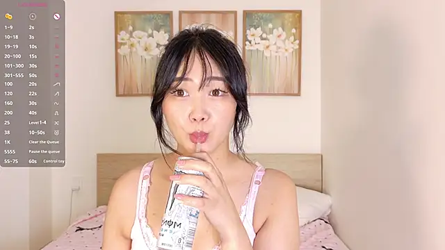 Snapshot of pinkyblooom chatting on April 2026 09:07:01 AM pinkyblooom online show from April 2026 09:07:01 AM