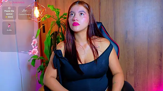 Snapshot of Victoria_Rous chatting on May 2026 08:38:02 PM Victoria Rous online show from May 2026 08:38:02 PM