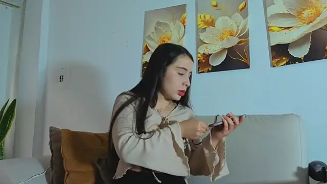 Snapshot of Viioletcollins chatting on April 2026 12:40:02 PM Viioletcollins online show from April 2026 12:40:02 PM