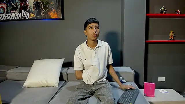 Snapshot of Ender_h0tt chatting on March 2026 01:48:02 PM Ender h0tt online show from March 2026 01:48:02 PM