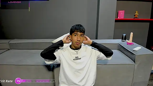 Snapshot of Ender_h0tt chatting on April 2026 01:45:02 PM Ender h0tt online show from April 2026 01:45:02 PM