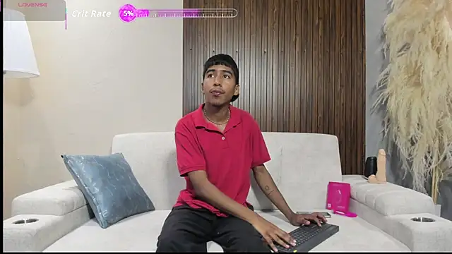 Snapshot of Ender_h0tt chatting on June 2026 02:01:01 PM Ender h0tt online show from June 2026 02:01:01 PM