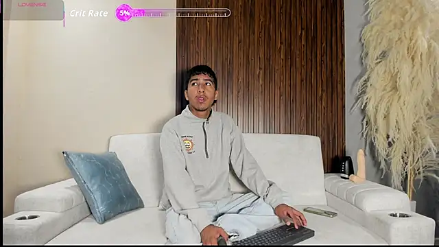 Snapshot of Ender_h0tt chatting on June 2026 02:01:02 PM Ender h0tt online show from June 2026 02:01:02 PM