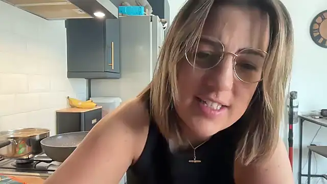 Snapshot of annabellewarick chatting on April 2026 11:10:01 AM annabellewarick online show from April 2026 11:10:01 AM