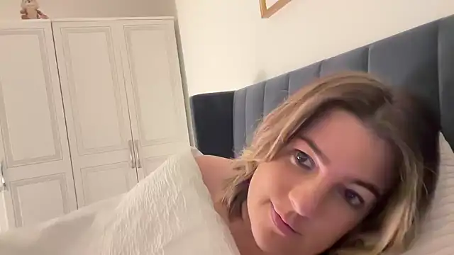 Snapshot of annabellewarick chatting on April 2026 09:39:33 PM annabellewarick online show from April 2026 09:39:33 PM