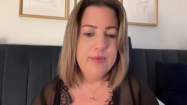 Snapshot of annabellewarick chatting on May 2026 07:44:01 PM annabellewarick online show from May 2026 07:44:01 PM