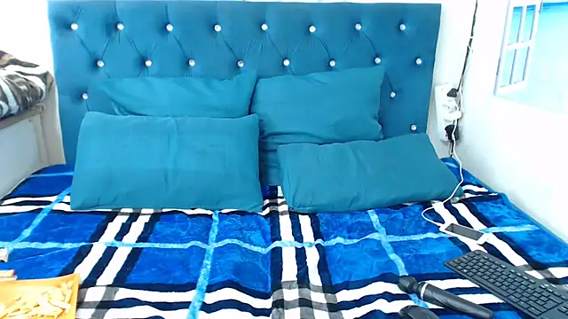 Snapshot of CuteBubbles13th chatting on April 2026 12:30:01 PM CuteBubbles13th online show from April 2026 12:30:01 PM