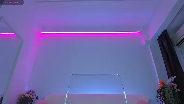 Snapshot of ScarletFlameee chatting on April 2026 07:44:01 PM ScarletFlameee online show from April 2026 07:44:01 PM