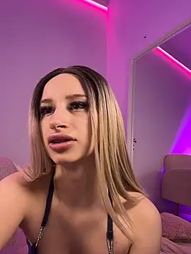 Snapshot of ScarletFlameee chatting on April 2026 05:23:01 AM ScarletFlameee online show from April 2026 05:23:01 AM