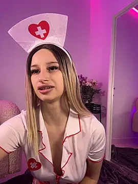 Snapshot of ScarletFlameee chatting on April 2026 05:33:02 AM ScarletFlameee online show from April 2026 05:33:02 AM