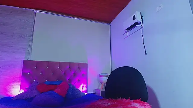 Snapshot of Sary_LittleSmiles chatting on April 2026 04:12:01 AM Sary LittleSmiles online show from April 2026 04:12:01 AM