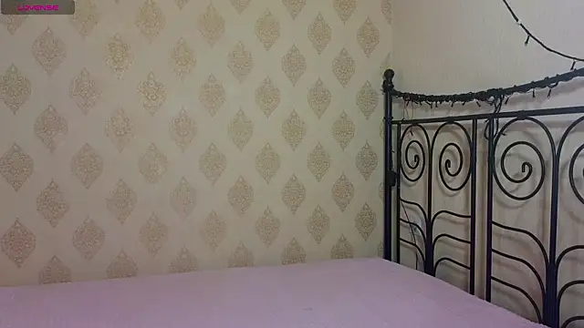 Snapshot of LucyMur chatting on April 2026 06:01:02 PM LucyMur online show from April 2026 06:01:02 PM