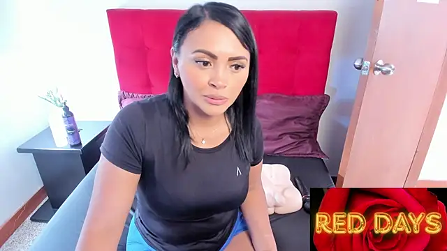 Snapshot of EstrellaSmmith chatting on April 2026 05:43:02 PM EstrellaSmmith online show from April 2026 05:43:02 PM