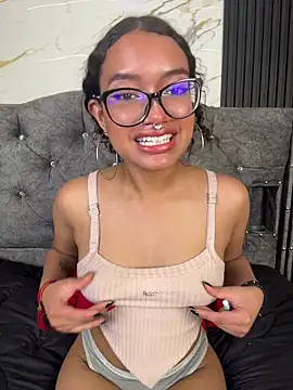 Snapshot of Bunny_fire chatting on April 2026 09:39:33 PM Bunny fire online show from April 2026 09:39:33 PM