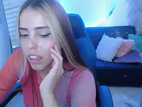 Snapshot of ariah_cute chatting on March 2026 07:03:02 PM ariah cute online show from March 2026 07:03:02 PM