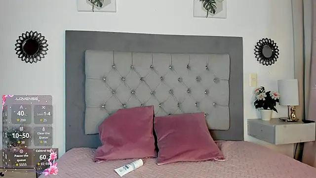 Arya Grey online show from April 2026 11:33:01 AM