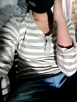 Divya3107 online show from March 2026 05:08:01 PM