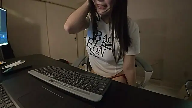 Snapshot of sakurako_12 chatting on May 2026 06:57:01 PM sakurako 12 online show from May 2026 06:57:01 PM