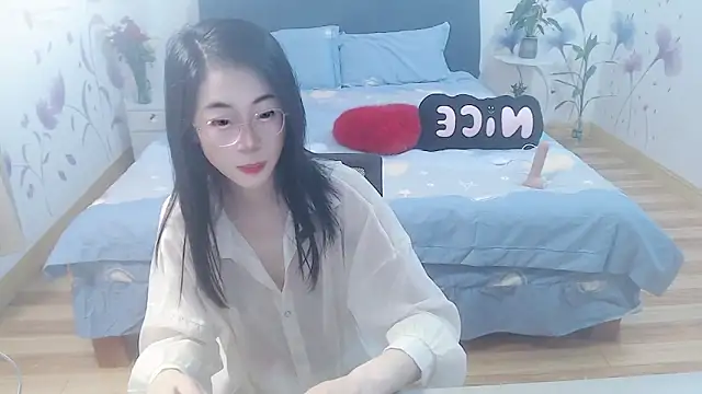 Snapshot of mila-baby-99 chatting on April 2026 01:17:02 AM mila-baby-99 online show from April 2026 01:17:02 AM