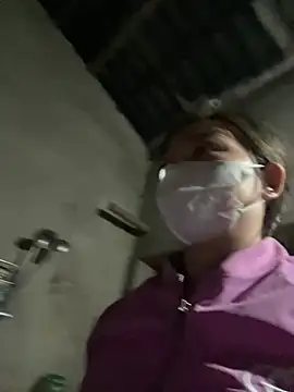 Snapshot of Bling-pusy chatting on March 2026 11:27:02 AM Bling-pusy online show from March 2026 11:27:02 AM