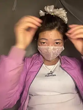 Snapshot of Bling-pusy chatting on March 2026 12:32:01 PM Bling-pusy online show from March 2026 12:32:01 PM