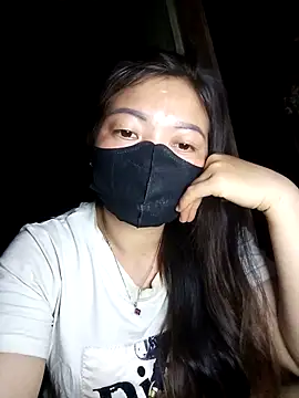 Snapshot of Bling-pusy chatting on April 2026 01:11:01 PM Bling-pusy online show from April 2026 01:11:01 PM