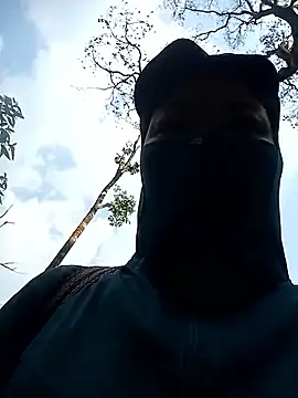 Snapshot of Bling-pusy chatting on April 2026 01:32:01 AM Bling-pusy online show from April 2026 01:32:01 AM