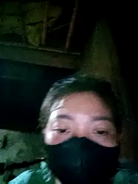 Snapshot of Bling-pusy chatting on April 2026 12:31:01 PM Bling-pusy online show from April 2026 12:31:01 PM