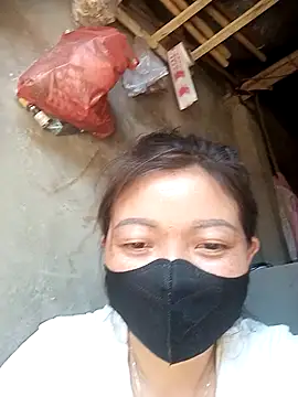 Snapshot of Bling-pusy chatting on April 2026 04:28:01 AM Bling-pusy online show from April 2026 04:28:01 AM