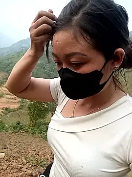 Snapshot of Bling-pusy chatting on April 2026 09:45:02 AM Bling-pusy online show from April 2026 09:45:02 AM