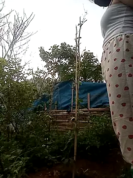 Snapshot of Bling-pusy chatting on April 2026 12:24:01 AM Bling-pusy online show from April 2026 12:24:01 AM