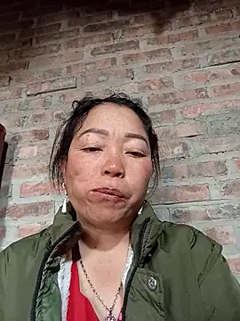 Snapshot of Yellow-pink chatting on March 2026 08:08:01 AM Yellow-pink online show from March 2026 08:08:01 AM