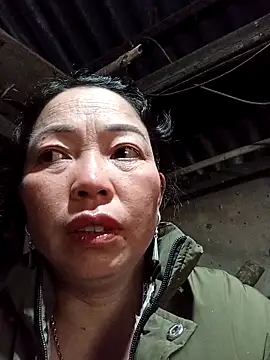 Snapshot of Yellow-pink chatting on March 2026 12:16:01 AM Yellow-pink online show from March 2026 12:16:01 AM