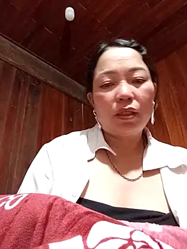 Snapshot of Yellow-pink chatting on March 2026 02:12:02 PM Yellow-pink online show from March 2026 02:12:02 PM