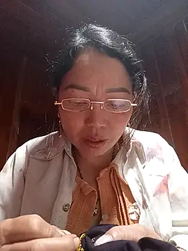 Snapshot of Yellow-pink chatting on March 2026 03:34:01 AM Yellow-pink online show from March 2026 03:34:01 AM