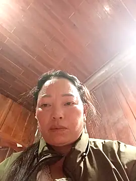 Snapshot of Yellow-pink chatting on March 2026 04:32:02 PM Yellow-pink online show from March 2026 04:32:02 PM