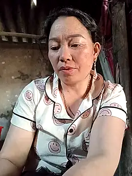 Snapshot of Yellow-pink chatting on March 2026 04:39:01 AM Yellow-pink online show from March 2026 04:39:01 AM