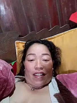 Snapshot of Yellow-pink chatting on March 2026 04:45:02 PM Yellow-pink online show from March 2026 04:45:02 PM