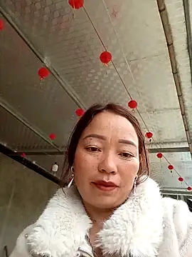 Snapshot of Yellow-pink chatting on March 2026 11:10:01 AM Yellow-pink online show from March 2026 11:10:01 AM