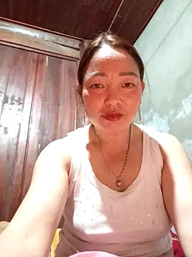 Snapshot of Yellow-pink chatting on March 2026 12:54:01 AM Yellow-pink online show from March 2026 12:54:01 AM