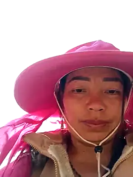 Snapshot of Yellow-pink chatting on March 2026 01:39:02 AM Yellow-pink online show from March 2026 01:39:02 AM